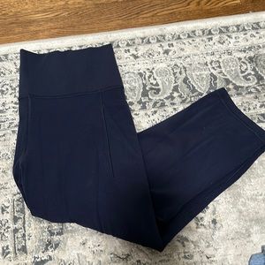 Athleta salutation stash pocket II capri